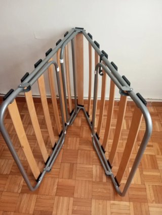 Cama turca de 80cm metálica con somier de madera .