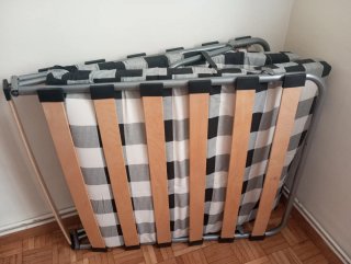 Cama turca de 80cm metálica con somier de madera .