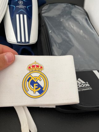 Pack Espinilleras Adidas y Brazalete Real Madrid