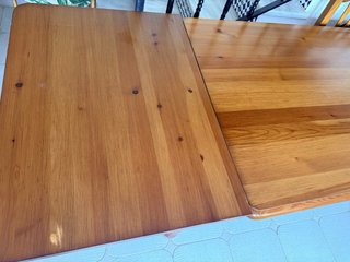 Mesa de comedor de madera con 2 sillas