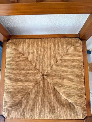 Mesa de comedor de madera con 2 sillas