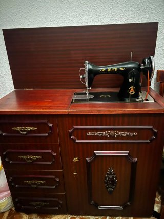 Máquina de coser Alfa años 70