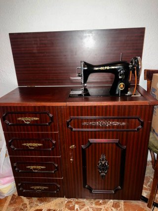 Máquina de coser Alfa años 70