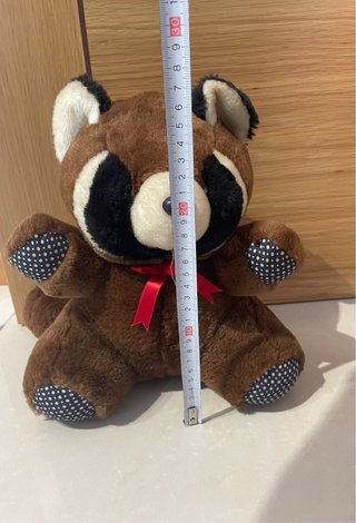 Peluche marrón con lazo rojo