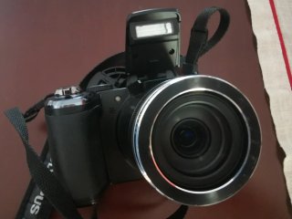 Cámara Olympus compacta negra