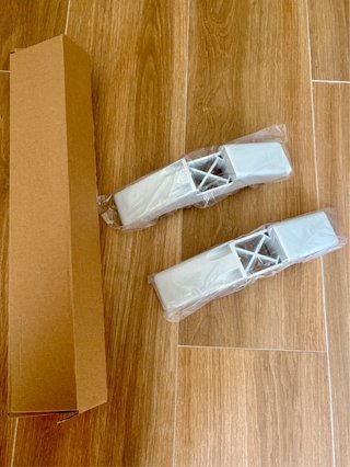 Patas soporte radiador nuevas sin abrir
