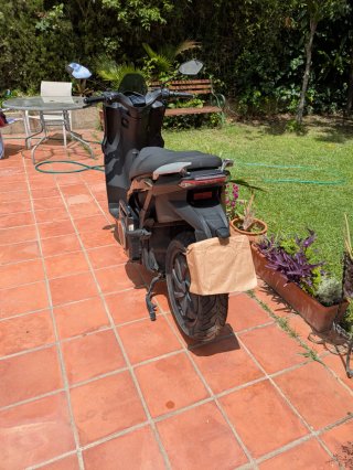 Moto Eléctrica Silence Scooter Negra