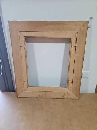 Marco de madera antiguo dorado