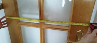 Puerta de madera con cristal