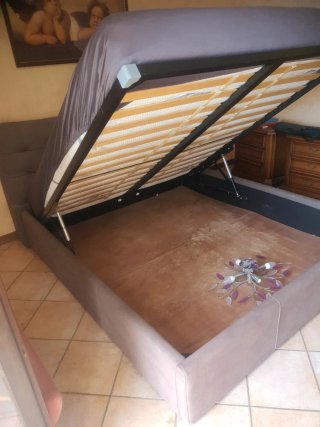 Letto matrimoniale in tessuto