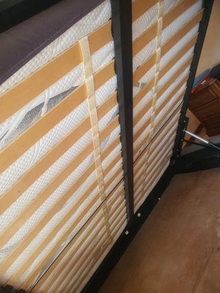 Letto matrimoniale in tessuto