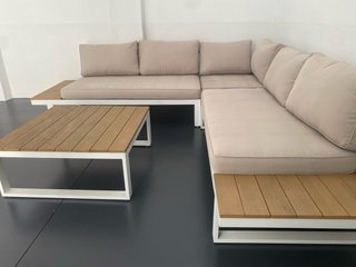 Conjunto de jardín: sofá esquinero y mesa