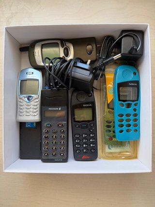 Lote móviles antiguos Ericsson y Nokia