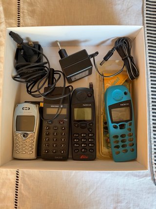 Lote móviles antiguos Ericsson y Nokia