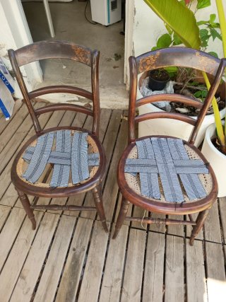 Juego de 2 sillas antiguas de madera