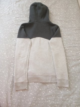 Sudadera deportiva gris