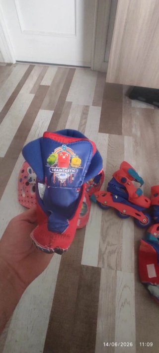 Patines en línea y protecciones para niño
