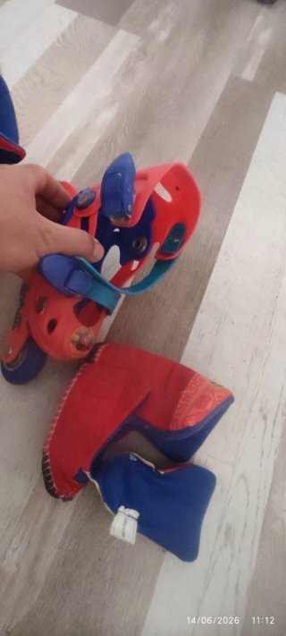 Patines en línea y protecciones para niño