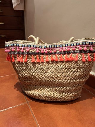 Bolso de playa de rafia con flecos