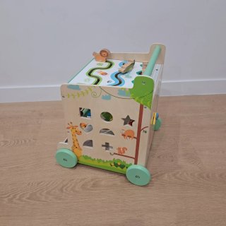 Andador y mesa de actividades Nenittos de madera