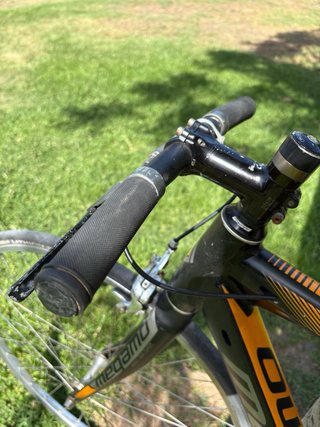 Bicicleta Megamo Negra y Naranja