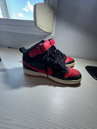 Zapatillas Nike Negras y Rojas