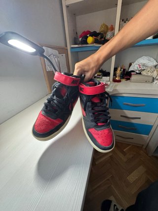 Zapatillas Nike Negras y Rojas