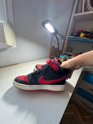 Zapatillas Nike Negras y Rojas