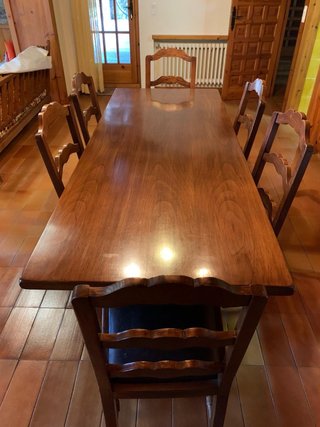 Mesa de comedor de madera maciza