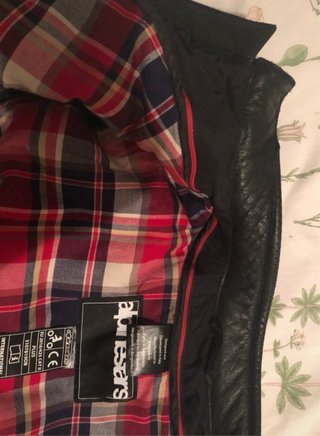Chaqueta de cuero negra motorista