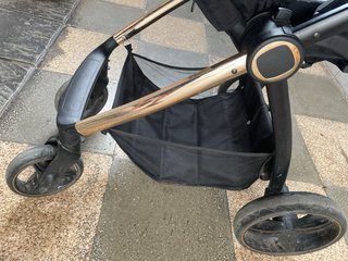 Passeggino per neonati nero
