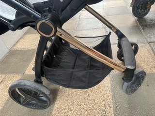 Passeggino per neonati nero