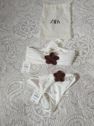 Bikini Zara Blanco Talla M con Flores Marrones