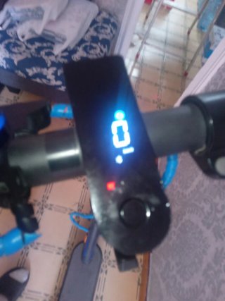 Patinete Eléctrico Azul y Negro