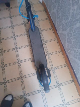 Patinete Eléctrico Azul y Negro