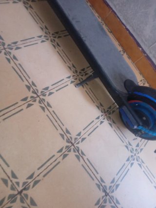 Patinete Eléctrico Azul y Negro
