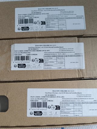 31 piezas cerámica y rodapiés a juego