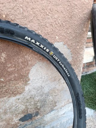 Cubierta Maxxis LUST Tubeless 26" MTB (Gama Alta)
