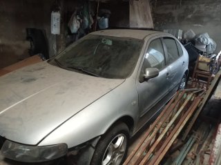 SEAT Leon 2003 regalo otro leon