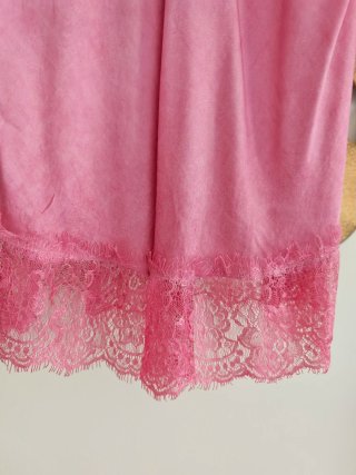 Camisa lencera rosa con encaje
