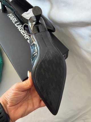 Zapatos de tacón elegantes