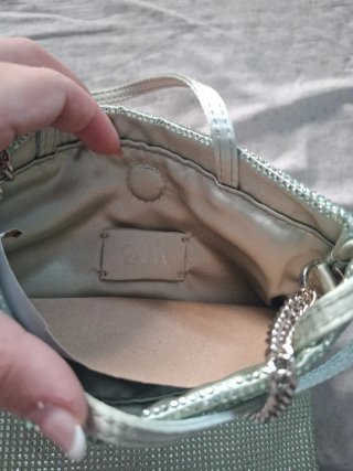 Bolso de mano Zara verde y plateado