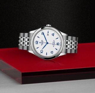 Tudor 1926 Opaline