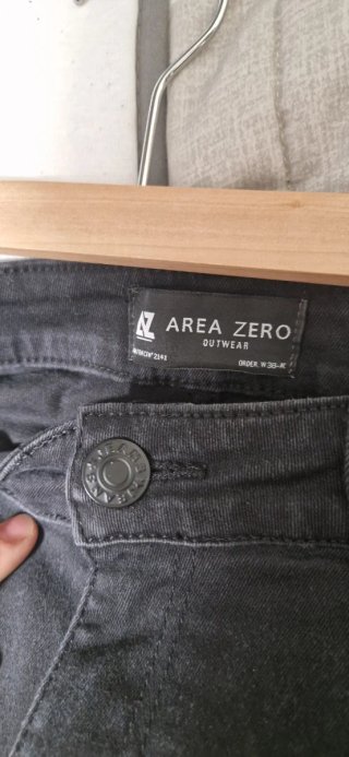 AREA ZERO Pantalones Vaqueros Negros Rotos