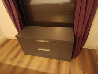 Cómoda , dos mesillas , cabecero, mueble bajo
