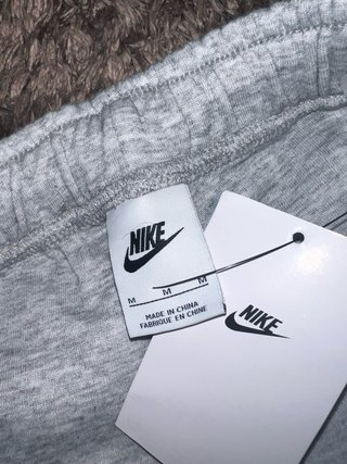 Pantalones Cortos Nike Tech Grises