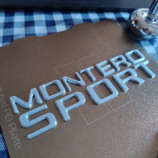 Anagrama Mitsubishi MONTERO SPORT trasero