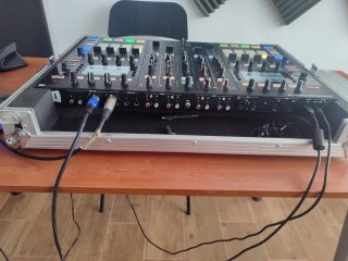 Controladora DJ Native Instruments Traktor S8