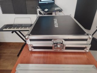Controladora DJ Native Instruments Traktor S8