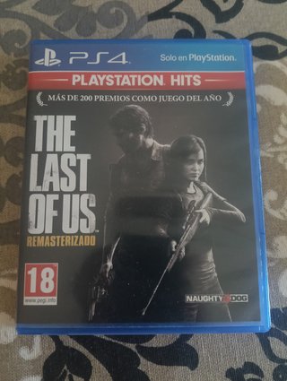 PS4 con un mando, caja y 7 juegos